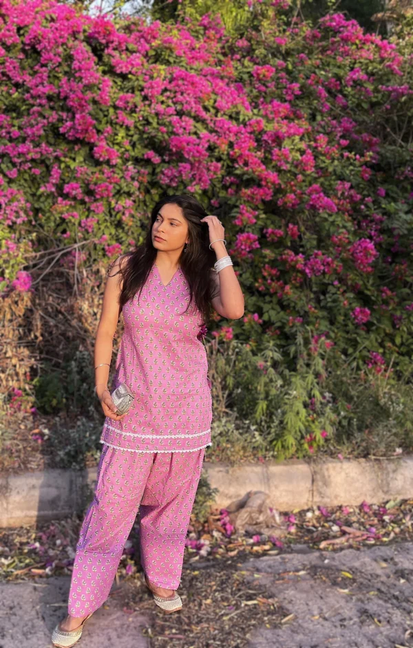 Hairat Farshi Set pink block print kurta palazzo front view Dayaara